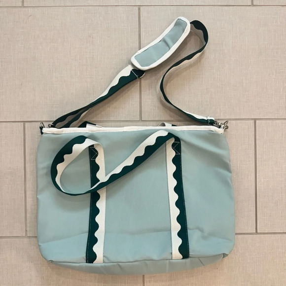 Business‎ & Pleasure The Holiday Cooler Tote Bag in Rivie Green - Picture 7 of 8